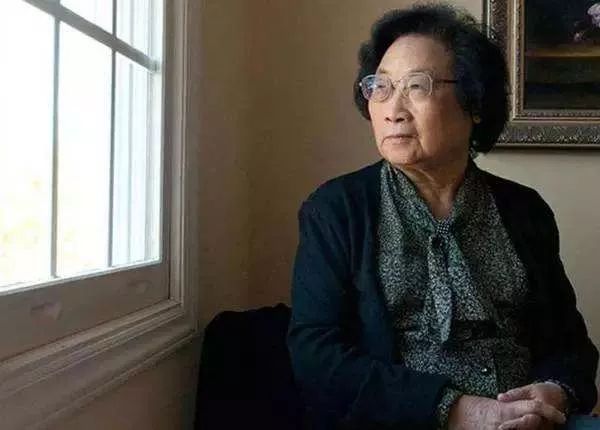 科技日报：屠呦呦： 一提青蒿素眼睛就亮