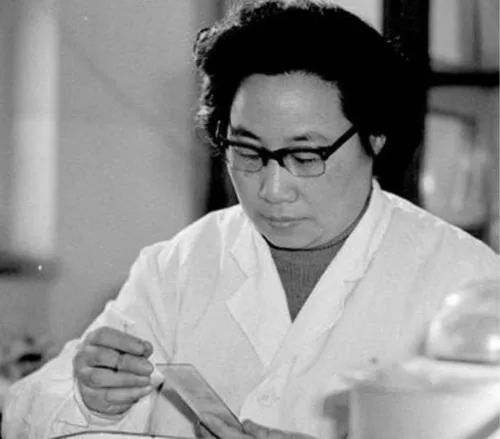 科技日报：屠呦呦： 一提青蒿素眼睛就亮