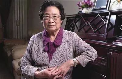 科技日报：屠呦呦： 一提青蒿素眼睛就亮