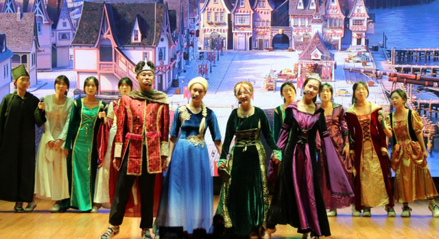 安徽黄山:休宁中学学生精彩演绎英文音乐剧《冰雪奇缘》 安徽黄山:休宁中学学生精彩演绎英文音乐剧《冰雪奇缘》_fororder_2