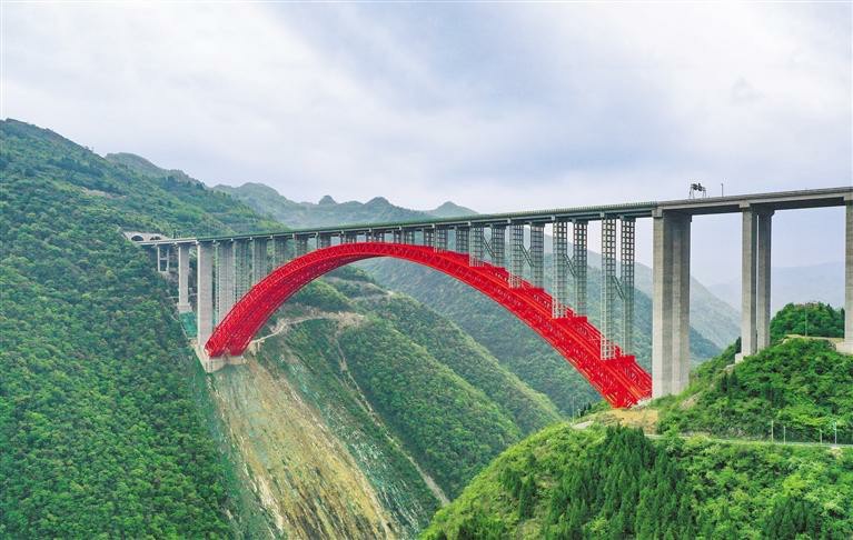 贵州:“万桥飞架”见证奋斗印迹_fororder_3
