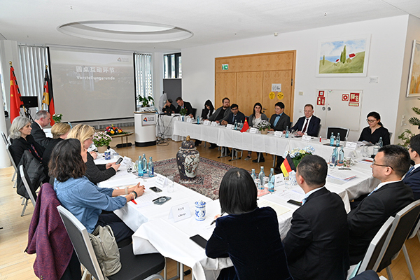 成都高新区投资说明交流会在德国海德堡举行_fororder_投资说明交流会现场-供图-供图-成都高新区党群工作部宣传处