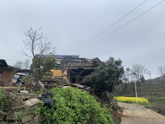 贵州修文六屯镇:农村“治房”如火如荼_fororder_图片2