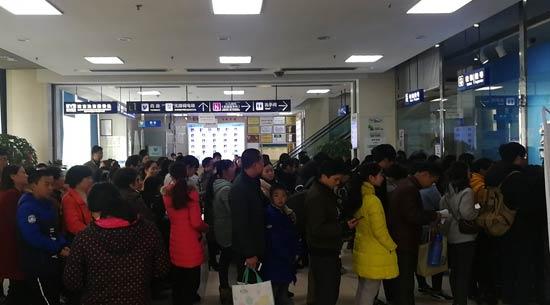 网游摧毁孩子视力 开学季迎来大批“小眼镜”