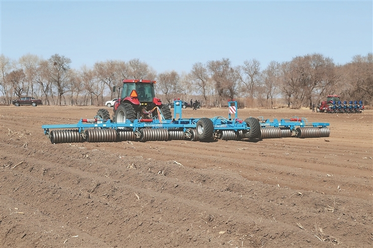 农垦齐齐哈尔分公司 13万亩滴灌玉米开播