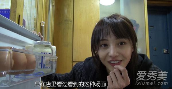 郑爽杨紫素颜黑眼圈严重 拉低颜值(组图)