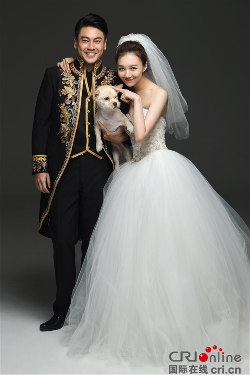 朱孝天夫妇今日前往巴厘岛 复古宫廷风婚纱照曝光(图)