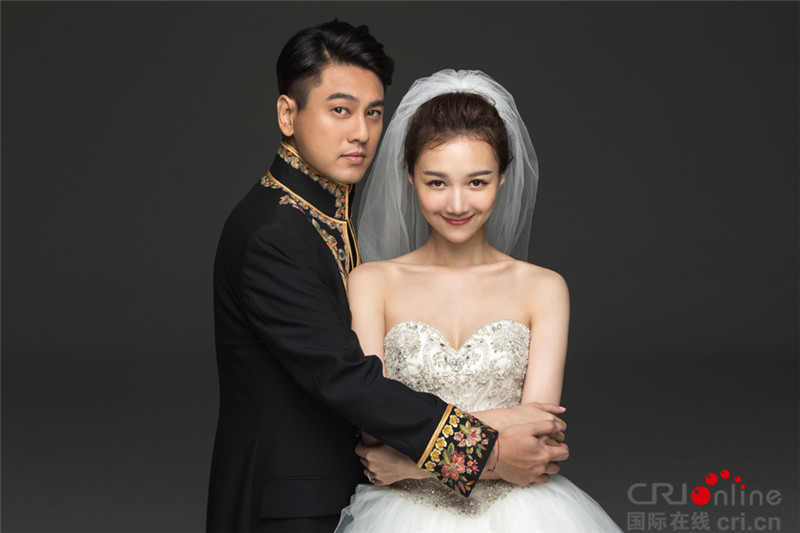 朱孝天夫妇今日前往巴厘岛 复古宫廷风婚纱照曝光(图)