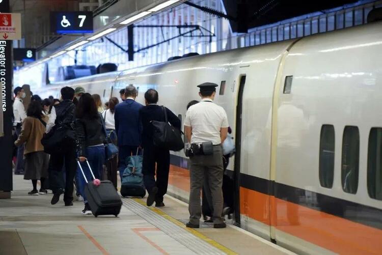 日月谭天丨台湾高铁下一站:荒唐继续还是直通大陆?