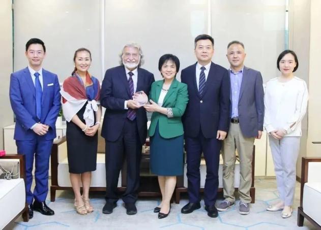 深圳市委外办主任曹赛先会见中拉联盟会长_fororder_892CF77C-E3F9-4781-AFA1-E9A1D61AA9C6