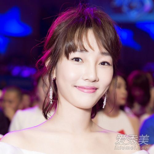 空气刘海太网红？中外女星靠法式刘海漂亮翻身