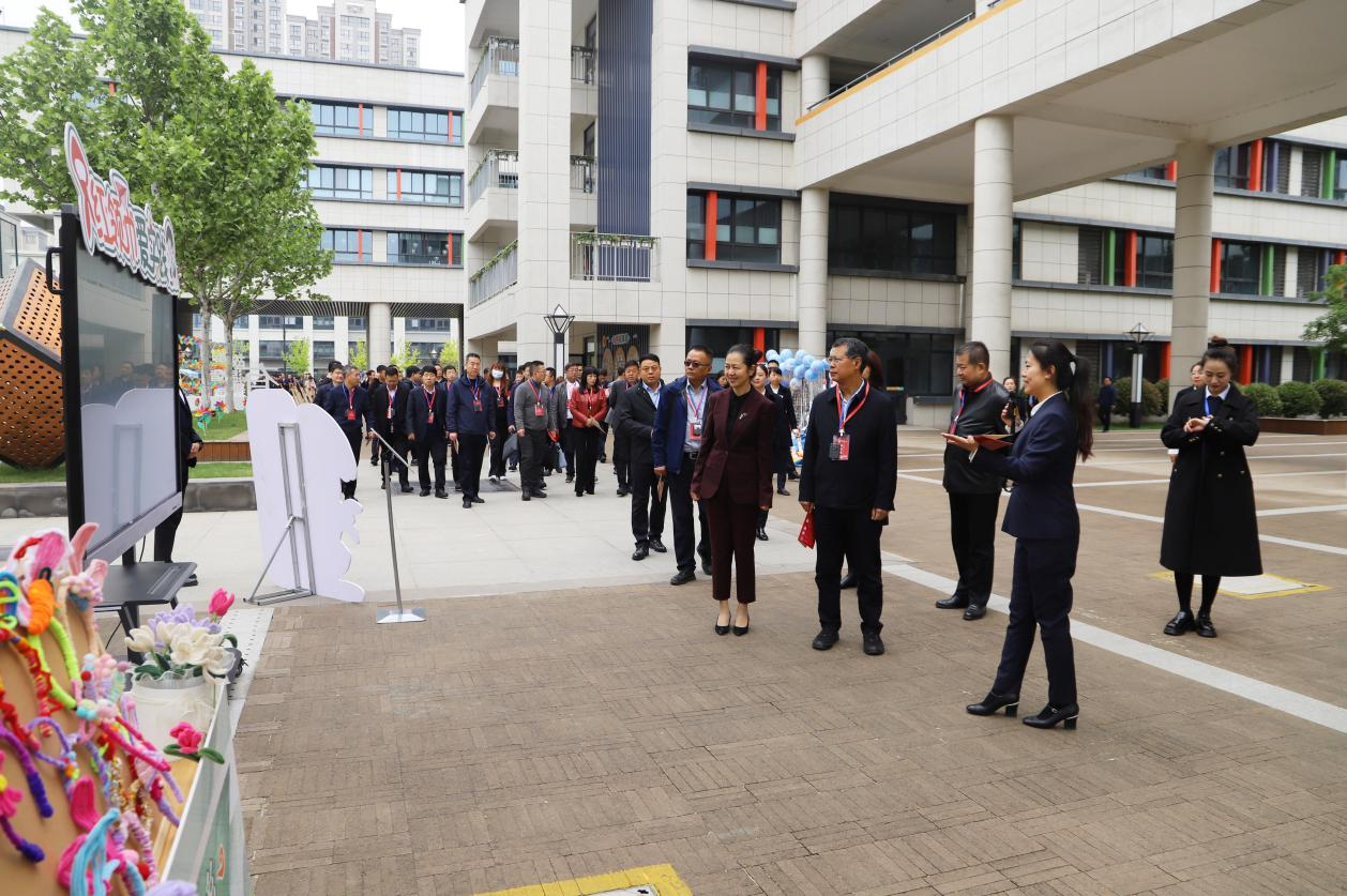 全省中小学“三个课堂”现场推进会在西咸新区召开_fororder_图片15