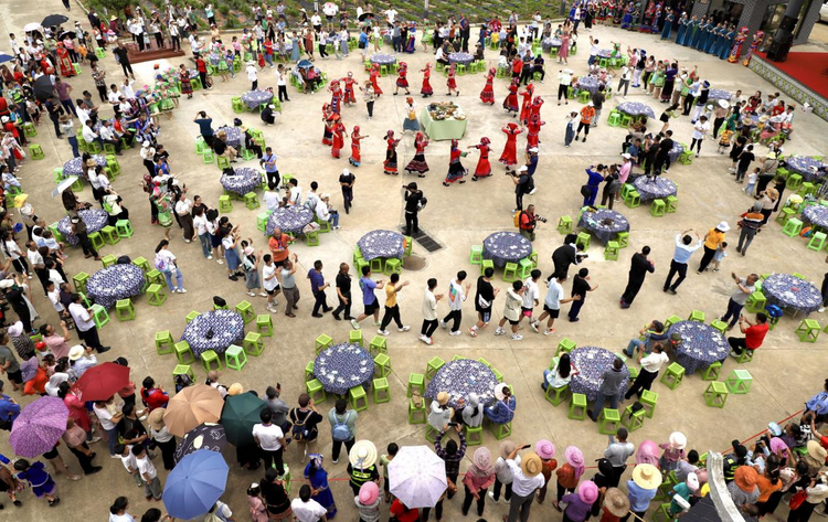广西来宾：举办茶旅文化活动 邀游客感受壮乡民族风情_fororder_图片8