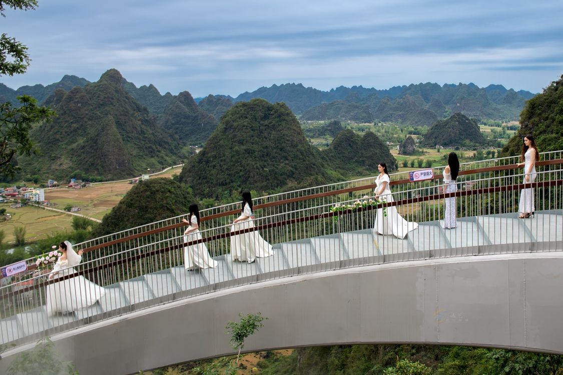 广西:云雾山川生态美