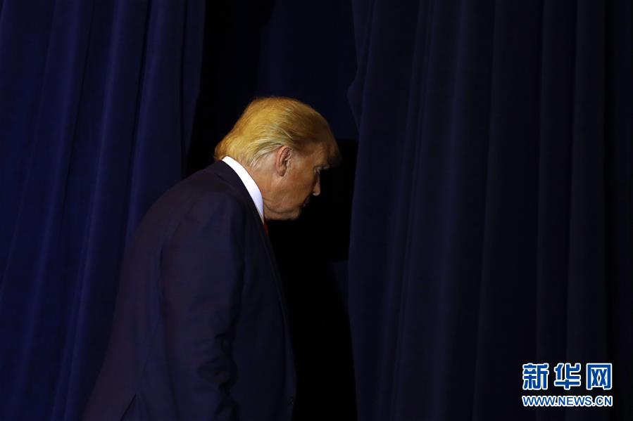 新华网：特朗普“电话门”检举信被递交国会(组图)