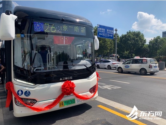 上海首批10辆快充新能源公交车投运