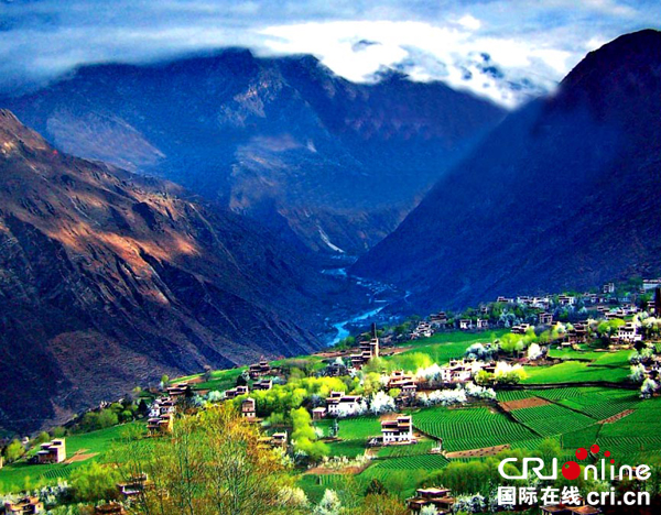 图片默认标题_fororder_9、丹巴中路藏寨春景