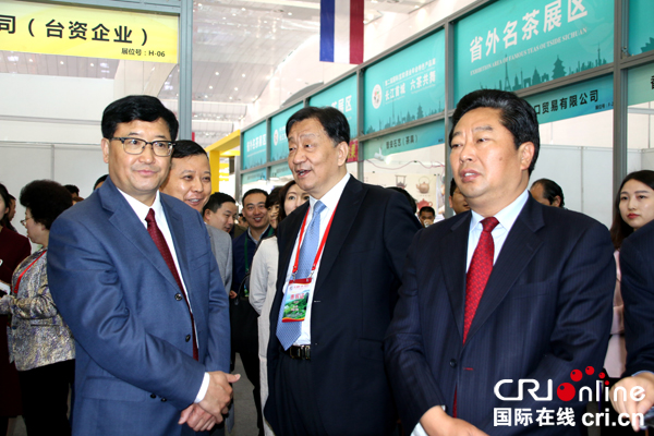 图片默认标题_fororder_领导和嘉宾参观特色展品展--（摄影-高学兵）