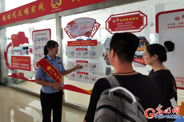 光明网■【边疆党旗红】边警之花杨心茹：三尺验证台书写忠诚坚守