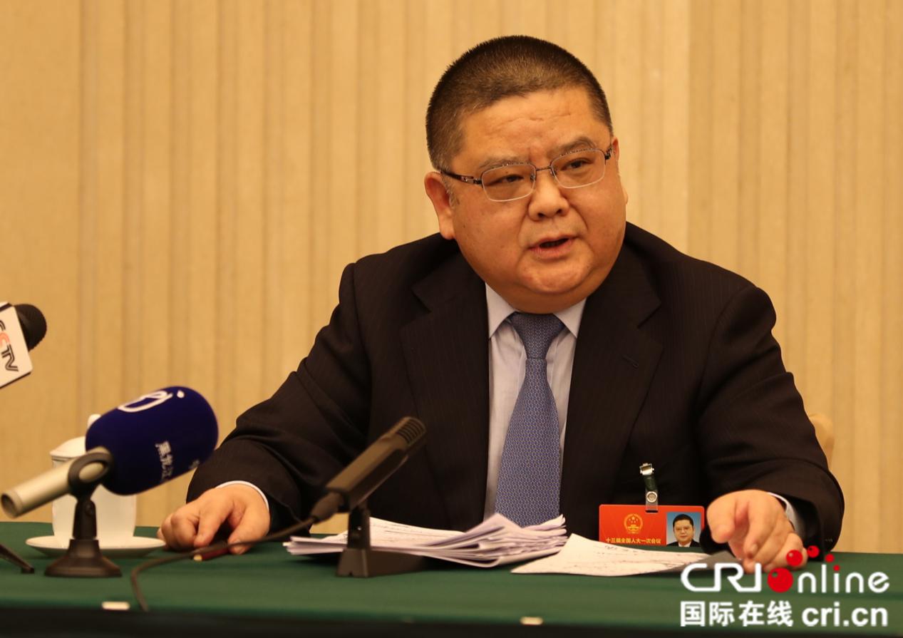 （导航成都）全国人大代表甘荣坤：法治建设既要打攻坚战 又要打持久战