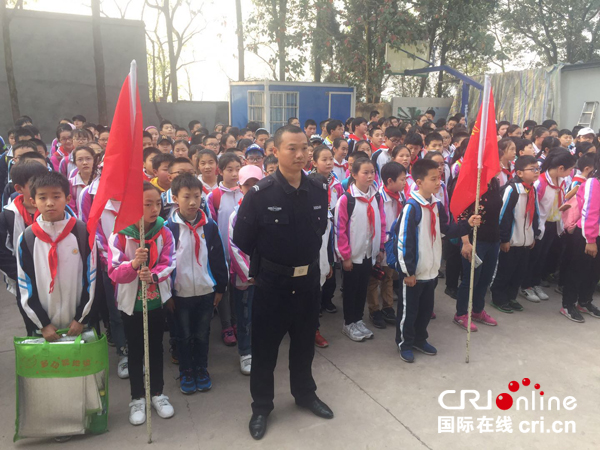 图片默认标题_fororder_同学们参观仁寿县戒毒中心