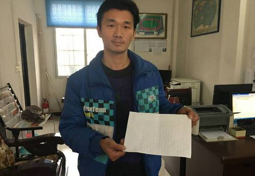 教师向学生售作文纸：成本仅7分钱 卖2元一张