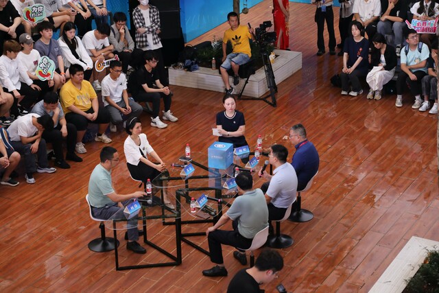 第二届德行智华财经论坛在海口经济学院举行 第二届德行智华财经论坛在海口经济学院举行_fororder_企业家沙龙