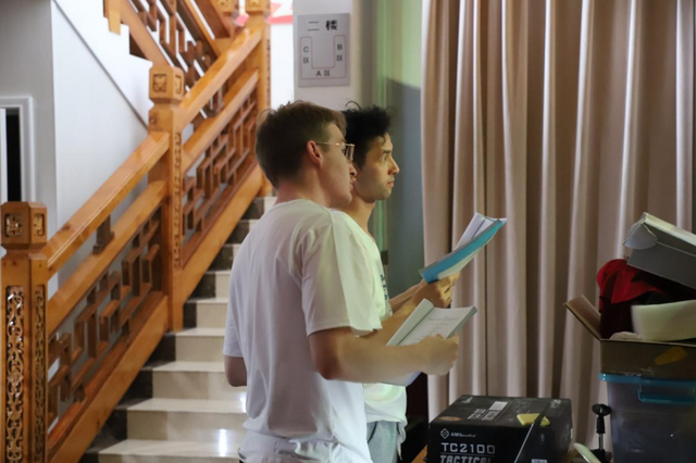 安徽黄山:休宁中学学生精彩演绎英文音乐剧《冰雪奇缘》 安徽黄山:休宁中学学生精彩演绎英文音乐剧《冰雪奇缘》_fororder_4