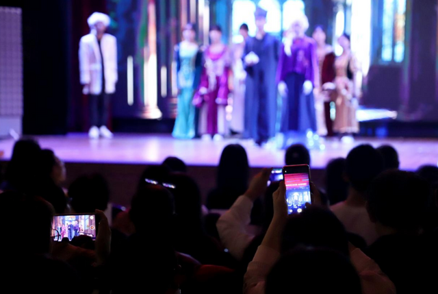 安徽黄山:休宁中学学生精彩演绎英文音乐剧《冰雪奇缘》 安徽黄山:休宁中学学生精彩演绎英文音乐剧《冰雪奇缘》_fororder_6