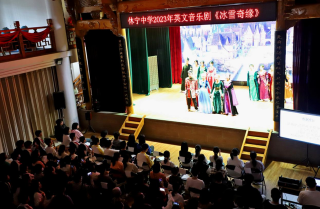安徽黄山:休宁中学学生精彩演绎英文音乐剧《冰雪奇缘》 安徽黄山:休宁中学学生精彩演绎英文音乐剧《冰雪奇缘》_fororder_1