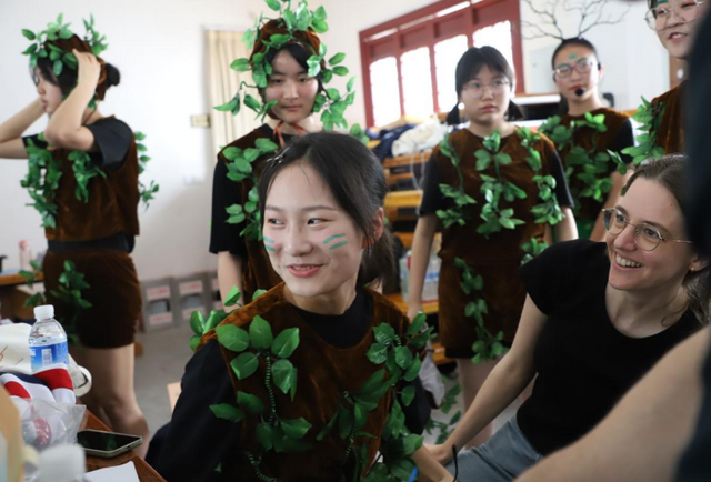 安徽黄山:休宁中学学生精彩演绎英文音乐剧《冰雪奇缘》 安徽黄山:休宁中学学生精彩演绎英文音乐剧《冰雪奇缘》_fororder_5