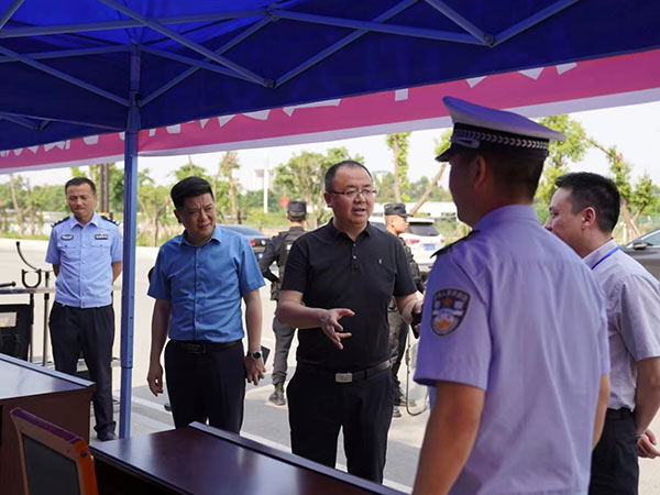 德阳广汉:护航高考 莘莘学子对民警真情告白_fororder_微信图片_20230609104355
