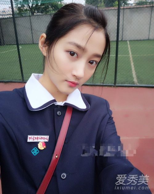 郑爽关晓彤 校花示范开学季什么发型好看