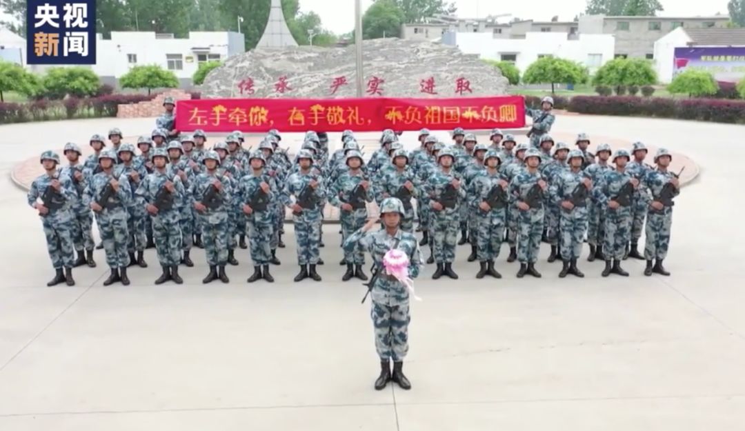 央视新闻：右手敬礼 左手牵你，不负祖国不负卿！