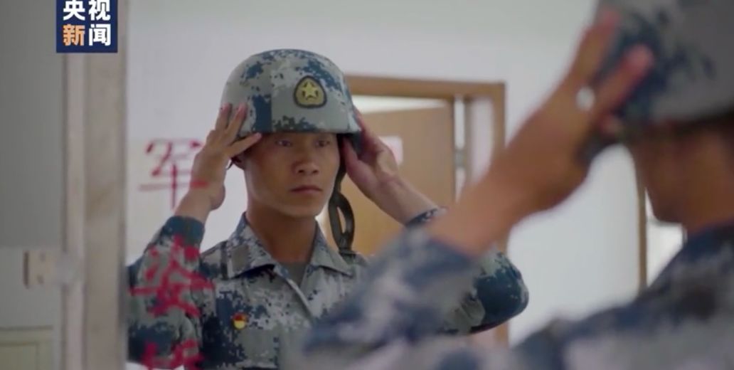 央视新闻：右手敬礼 左手牵你，不负祖国不负卿！