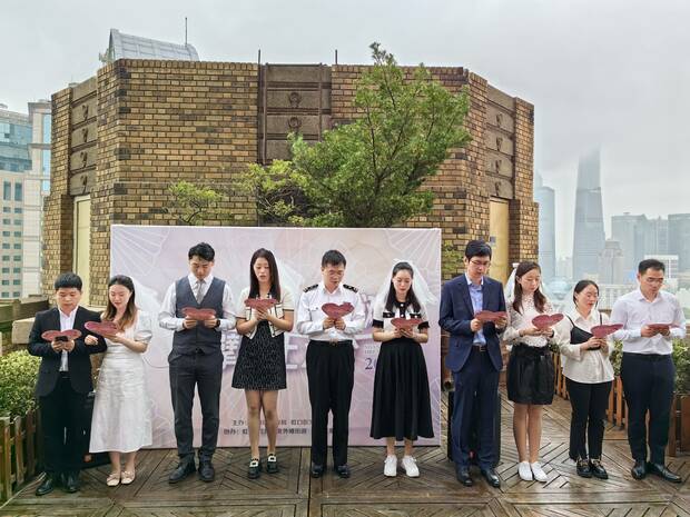 【区县新闻】上海虹口举行北外滩建设者结婚证书颁发仪式