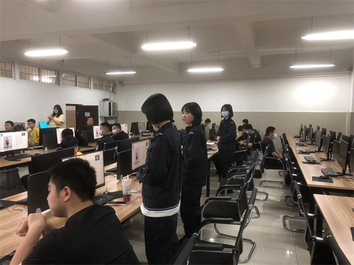 志愿者整装待发!数博会电竞馆全力“备战”