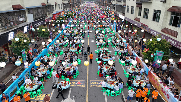 (张)2023宜宾江安四面山首届龙虾美食音乐文化周启动_fororder_四面山小龙虾品鉴现场-摄影-邓婷婷
