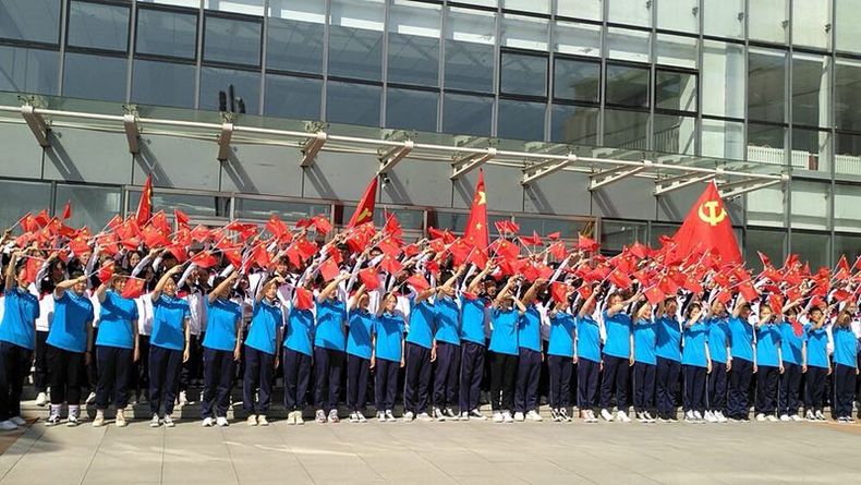 辽宁经济管理干部学院举行“我和我的祖国”主题党日快闪活动