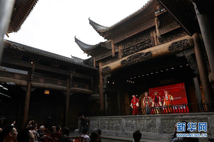 上海：300年历史古戏楼开幕运营