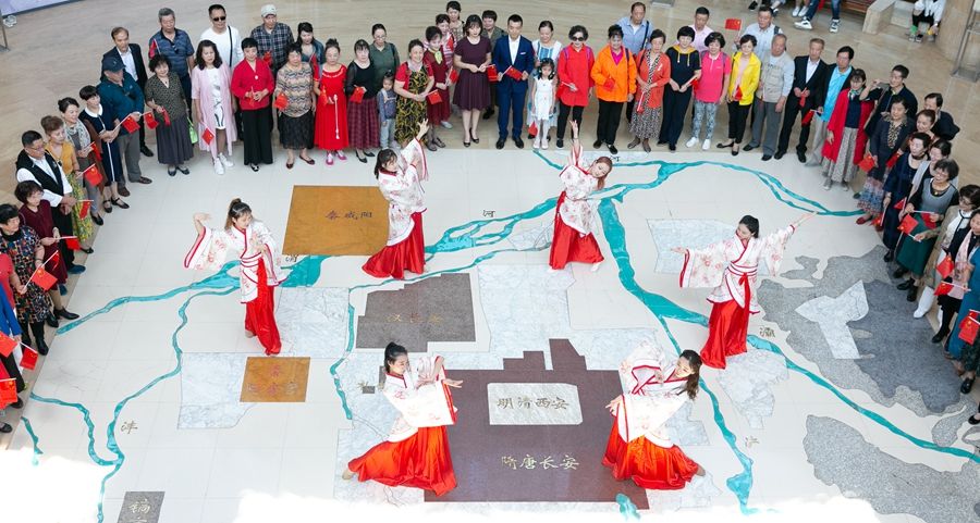 陕西“我爱你中国”系列快闪之“悠久历史”在西安博物院举行