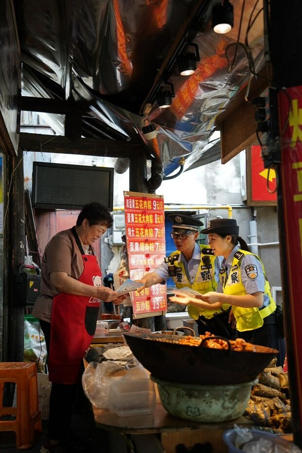 【图说上海】上海公安护航端午小长假 报警类110警情同比下降18.9%