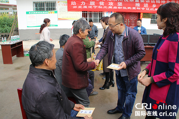 图片默认标题_fororder_遂宁市委非公经济和社会组织工委副书记田贵凡慰问困难老党员---柯云清摄影