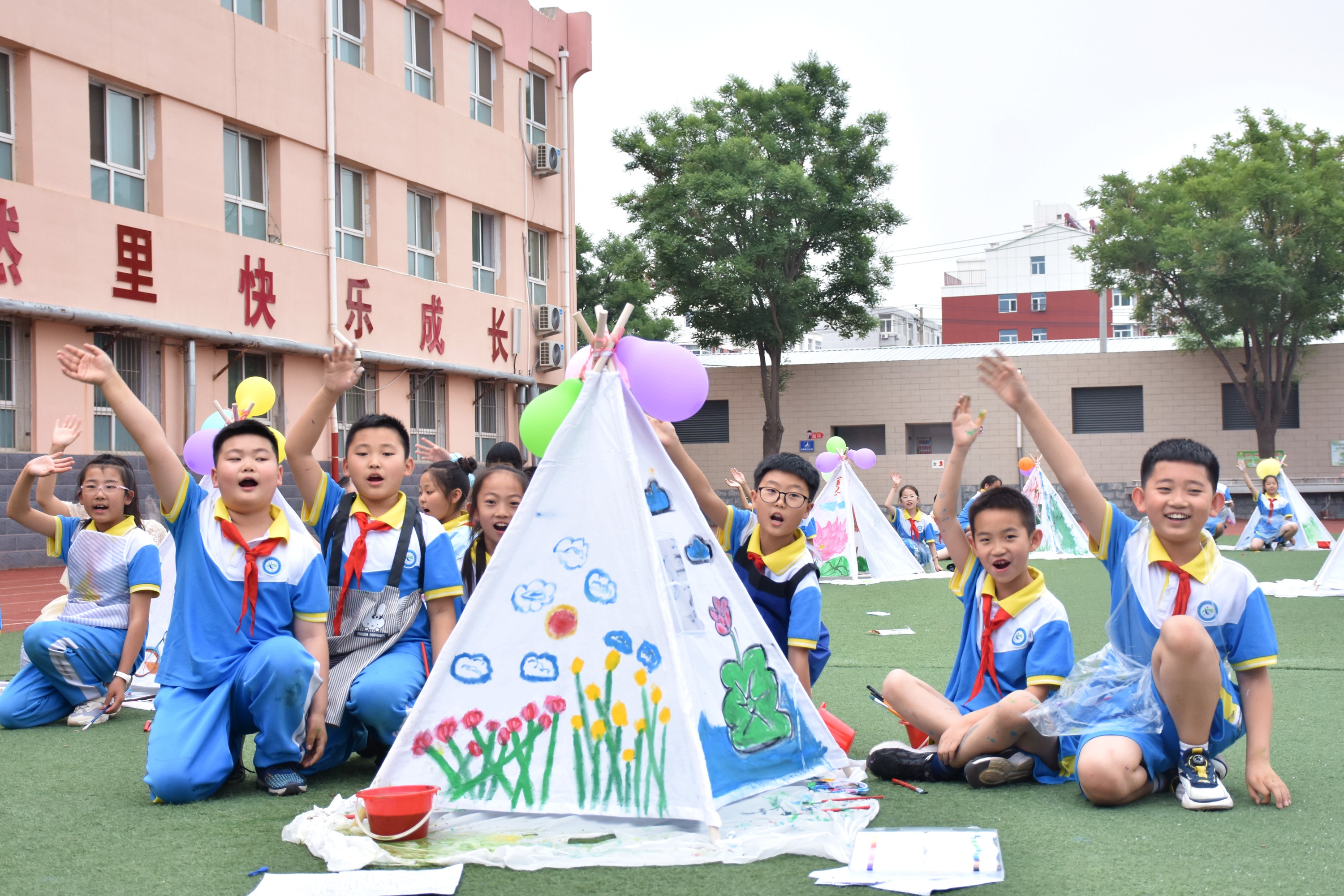 第十一届京津冀招才引智大会举办_fororder_清苑区第二小学迎“六一”创意绘画主题活动现场。 赵琪摄.JPG