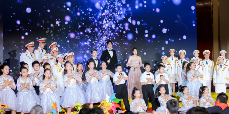 中广联合会少年儿童演艺委员会小手牵大手《童唱新时代》六一晚会在京举办