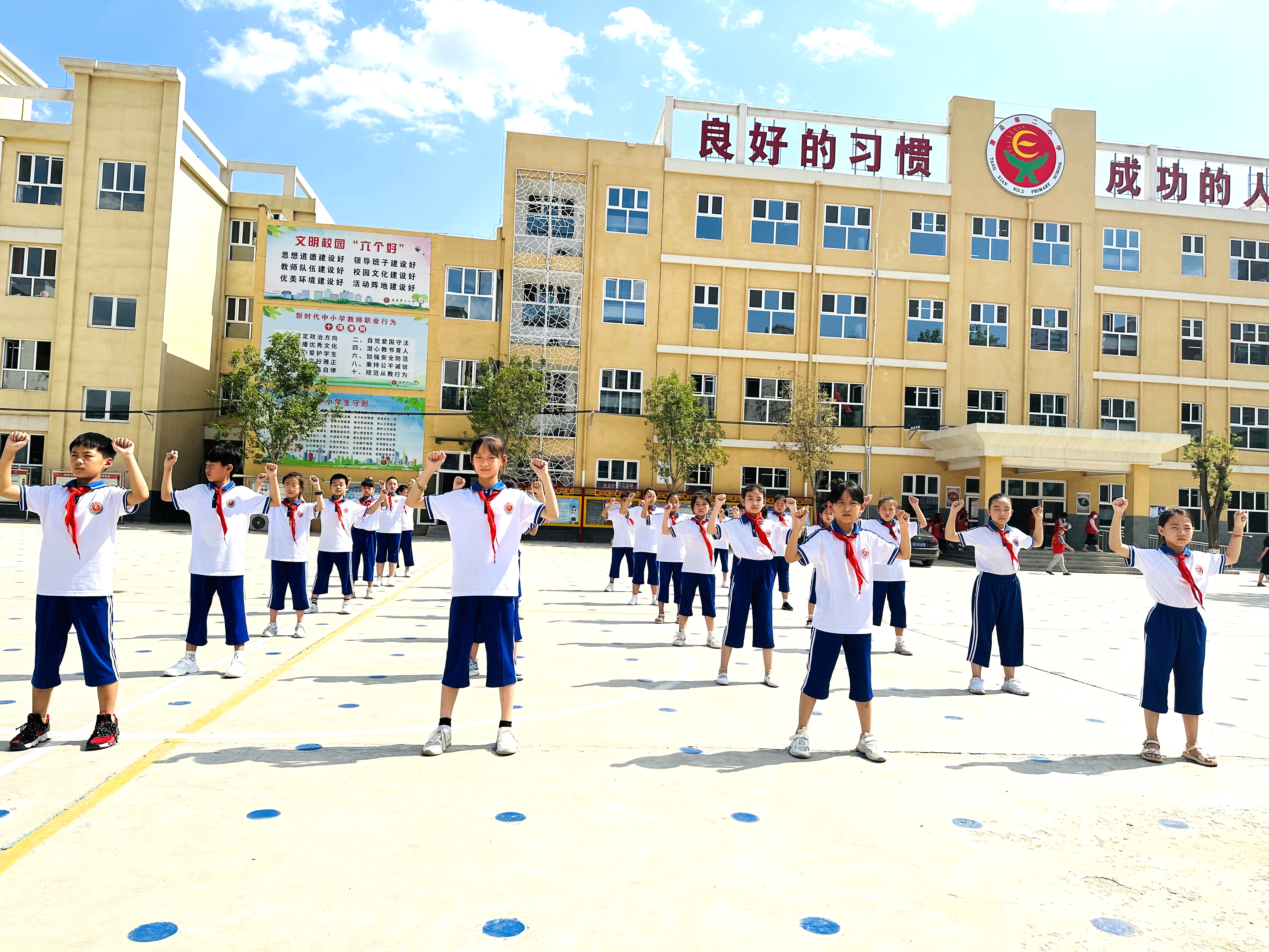 河北唐县:阳光课间助“双减” 健康活力满校园_fororder_同学们活力满满迸发青春气息 (2)