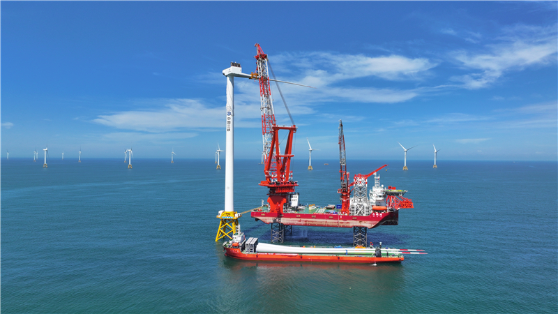 全球首台16兆瓦海上风电机组在福建海上风电场完成吊装_fororder_03