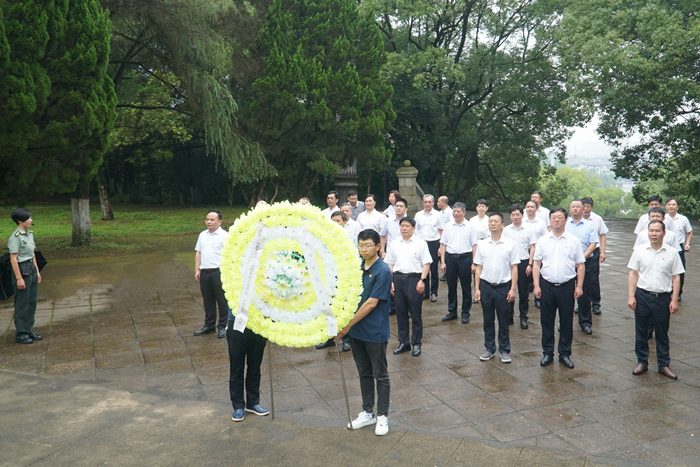 江西省委主题教育第十巡回指导组与上饶师范学院联合开展主题党日活动_fororder_121