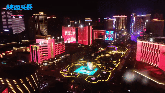 西安上演主题“灯光秀” 表白祖国