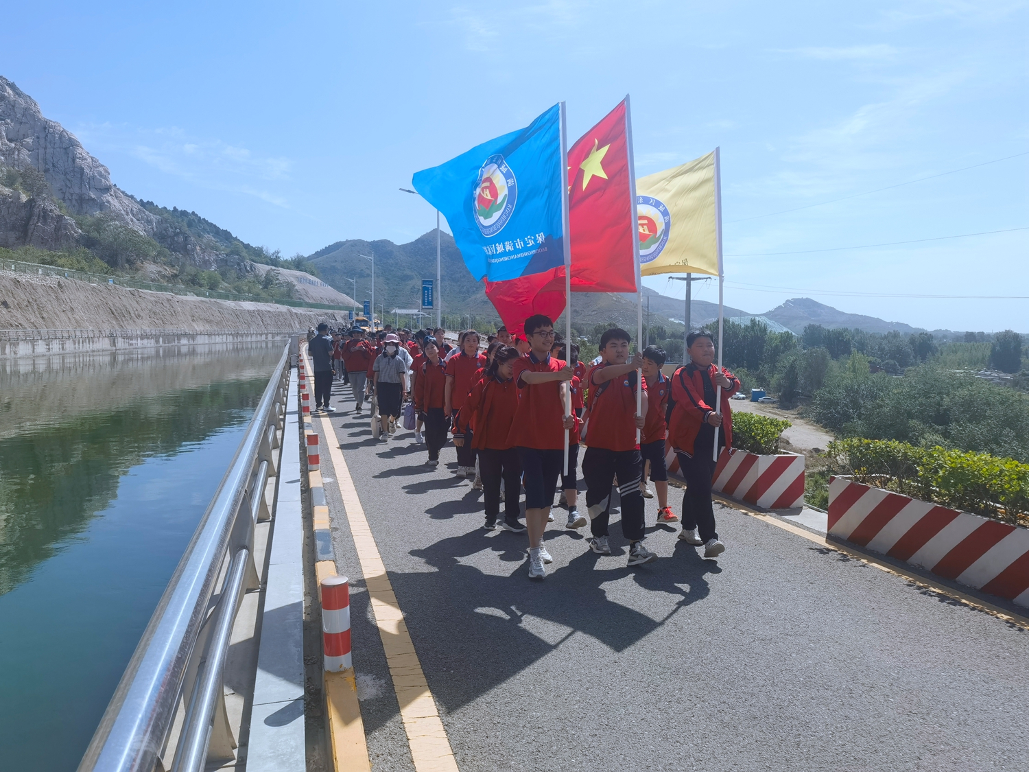 图片默认标题_fororder_满城区要庄乡学生参观南水北调工程 摄影 杨峰